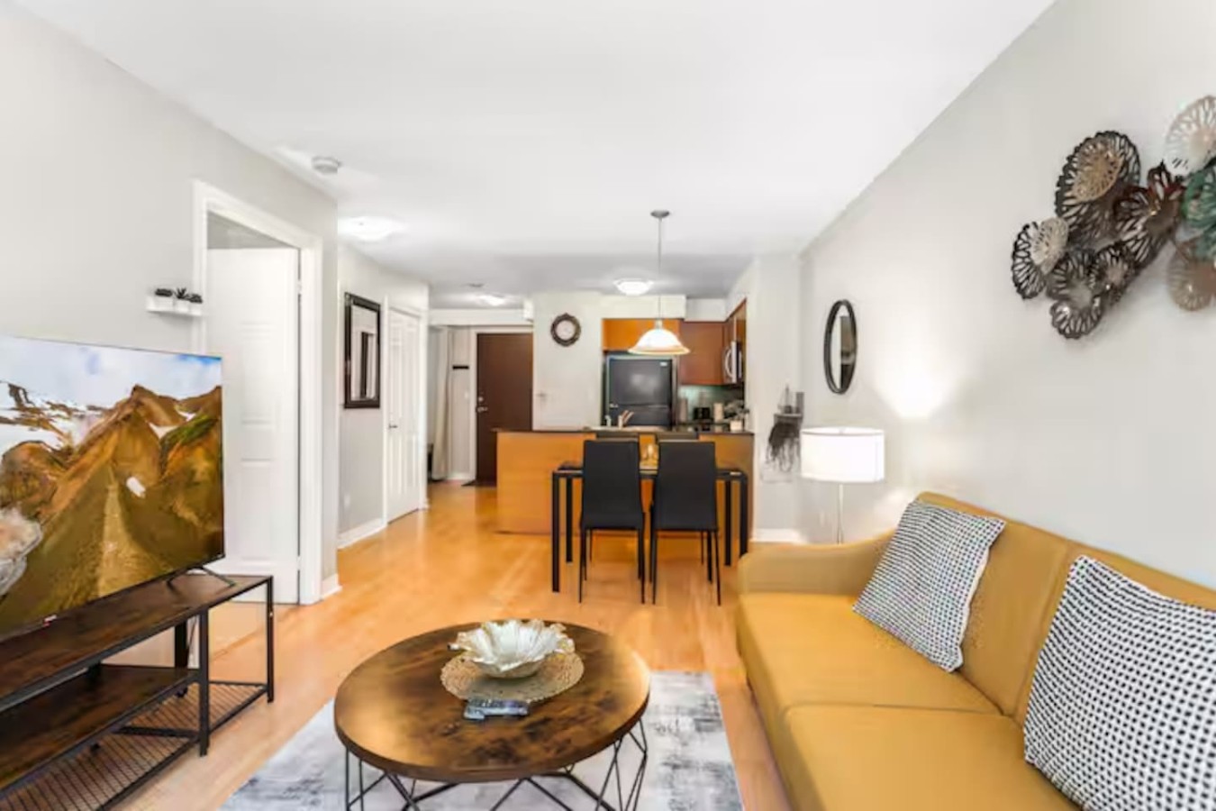 High-Rise Skyline Suite | Sleeps 5 | SQ1 photo 7