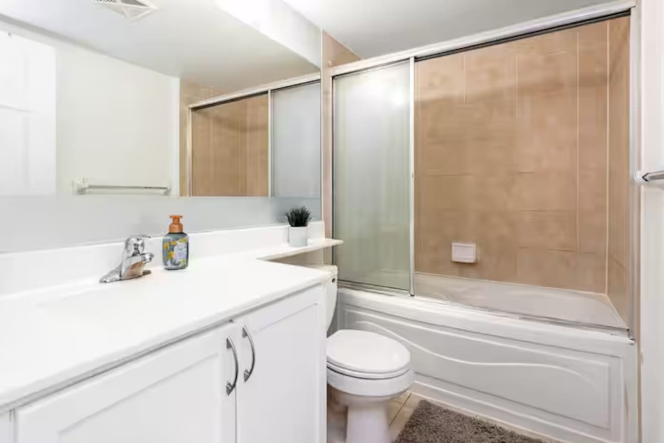 High-Rise Skyline Suite | Sleeps 5 | SQ1 photo 25