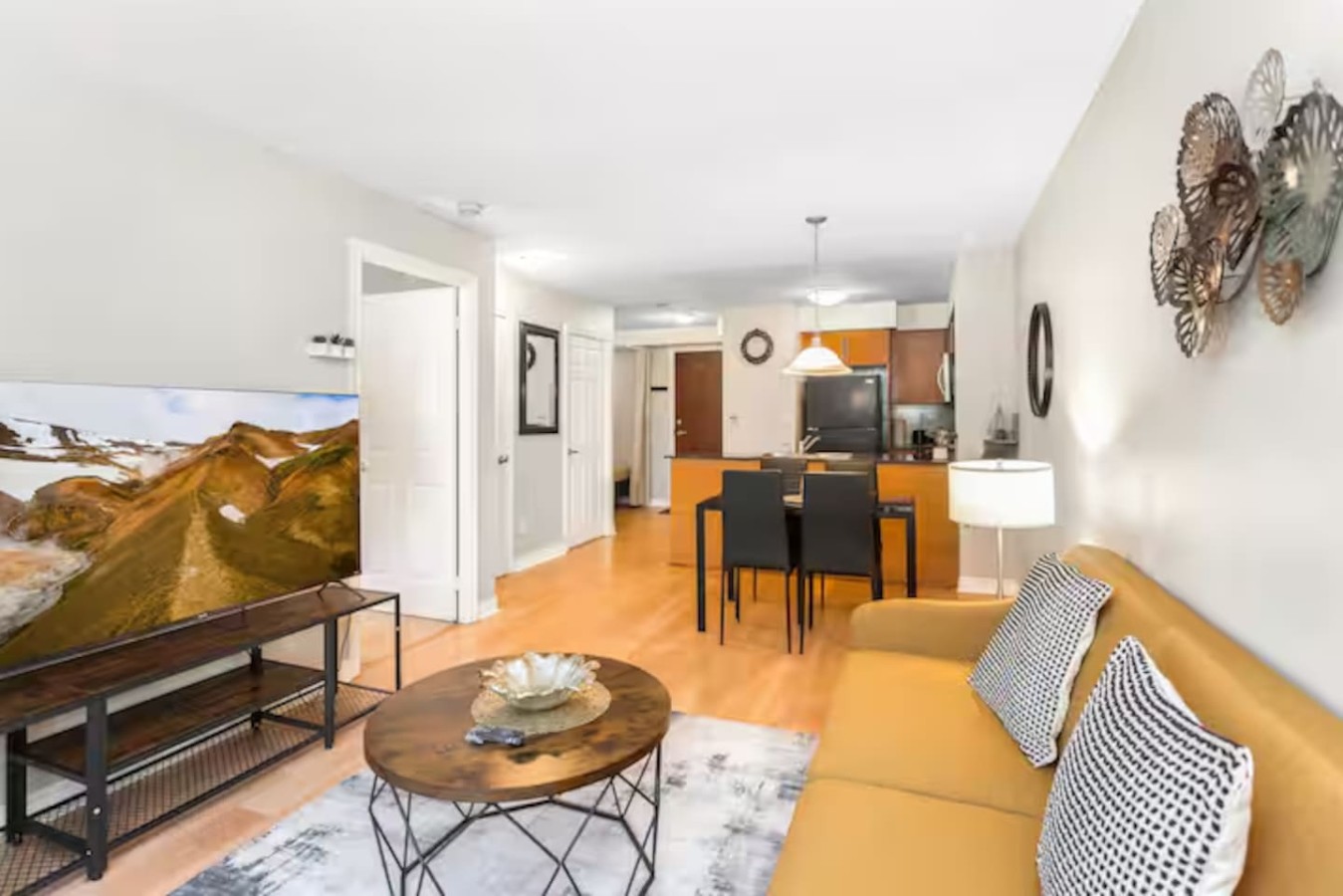 High-Rise Skyline Suite | Sleeps 5 | SQ1 photo 6