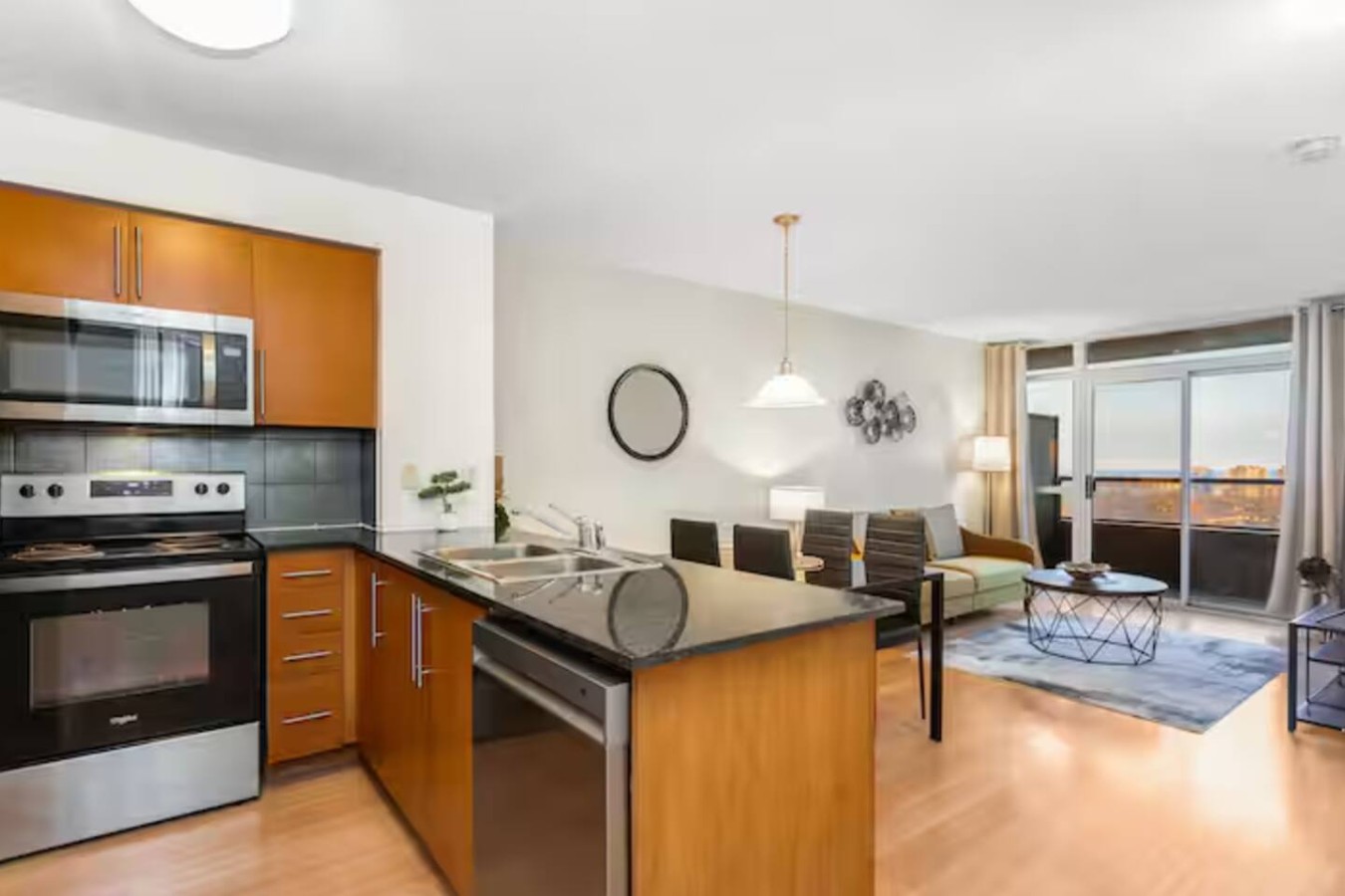 High-Rise Skyline Suite | Sleeps 5 | SQ1 photo 10