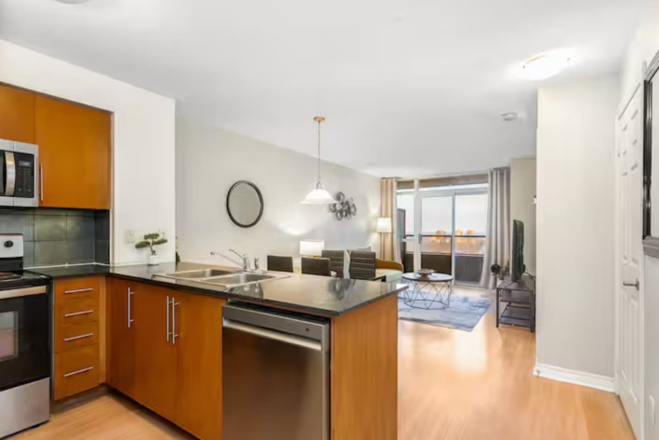 High-Rise Skyline Suite | Sleeps 5 | SQ1 photo 11