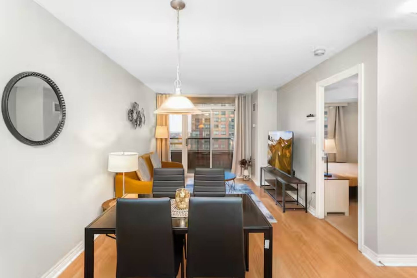 High-Rise Skyline Suite | Sleeps 5 | SQ1 photo 12