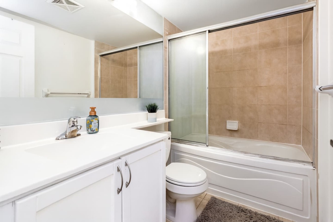 High-Rise Skyline Suite | Sleeps 5 | Steps to SQ1 photo 29