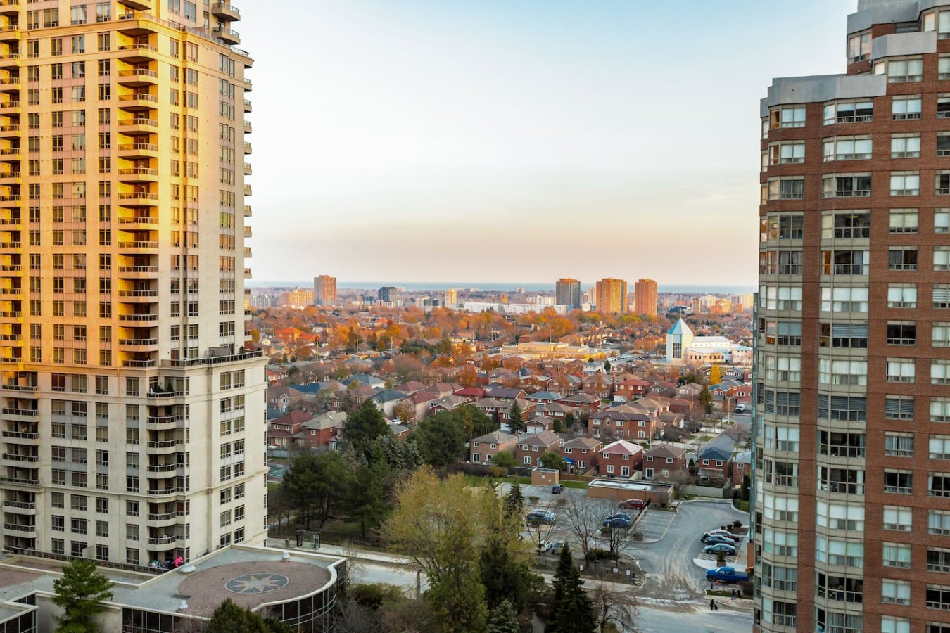 High-Rise Skyline Suite | Sleeps 5 | Steps to SQ1 photo 9