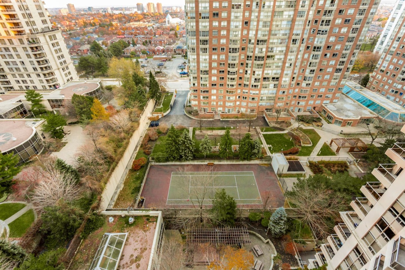 High-Rise Skyline Suite | Sleeps 5 | Steps to SQ1 photo 13