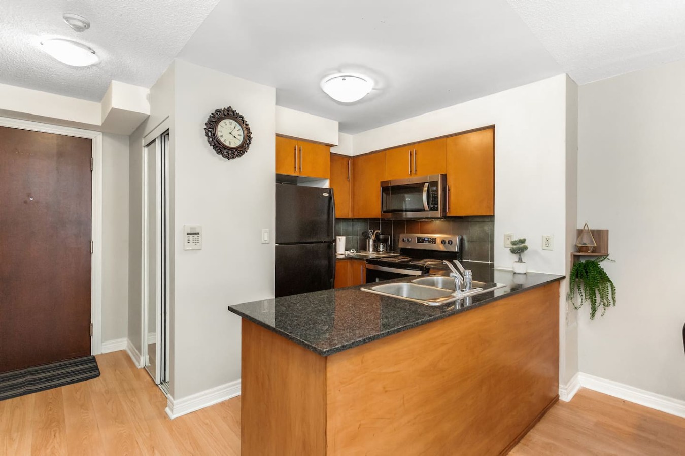 High-Rise Skyline Suite | Sleeps 5 | Steps to SQ1 photo 28