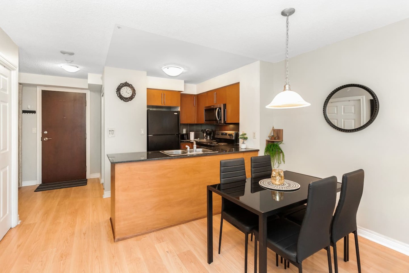 High-Rise Skyline Suite | Sleeps 5 | Steps to SQ1 photo 25