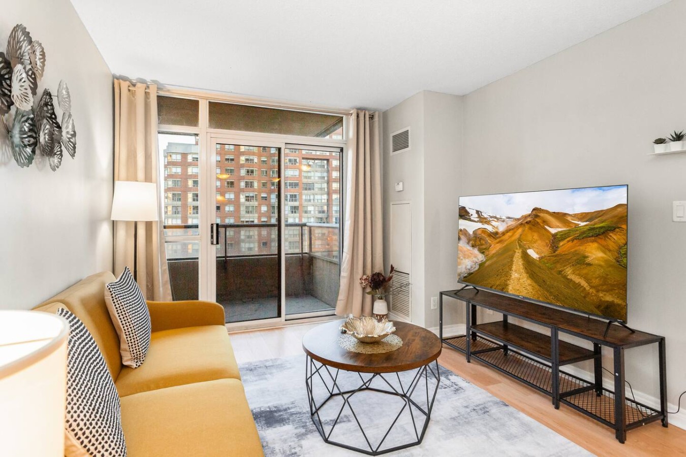 High-Rise Skyline Suite | Sleeps 5 | Steps to SQ1 photo 6