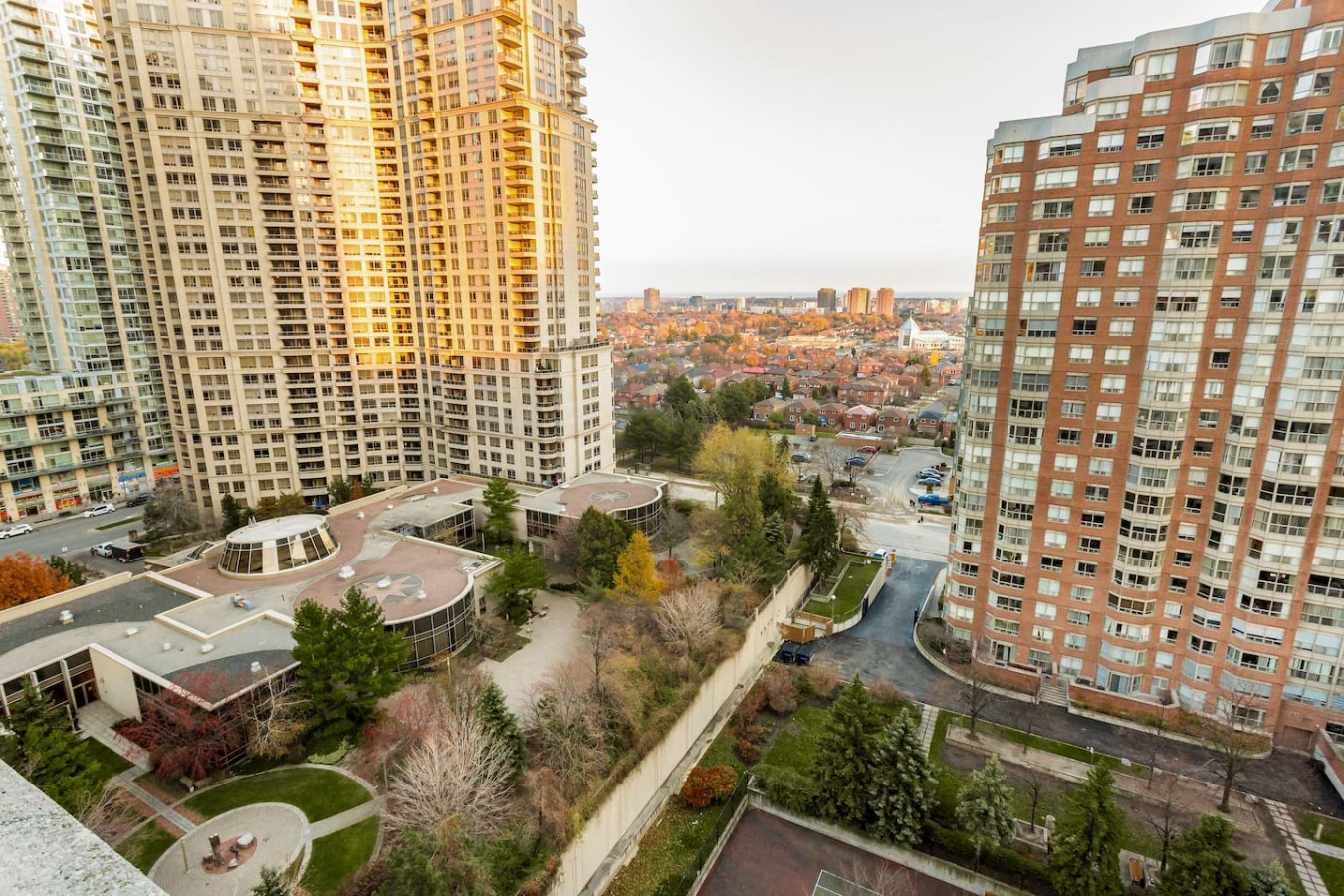 High-Rise Skyline Suite | Sleeps 5 | Steps to SQ1 photo 2