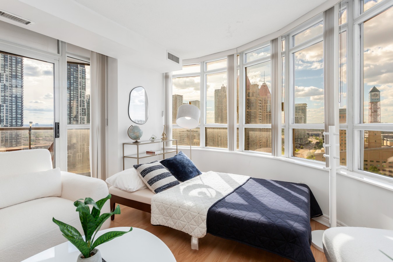 City Retreat | 2BR 2BATH | Sleeps 8 | Free Parking — furnished suite photo 26 in Mississauga