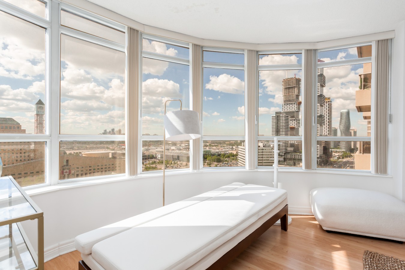 City Retreat | 2BR 2BATH | Sleeps 8 | Free Parking — furnished suite photo 27 in Mississauga
