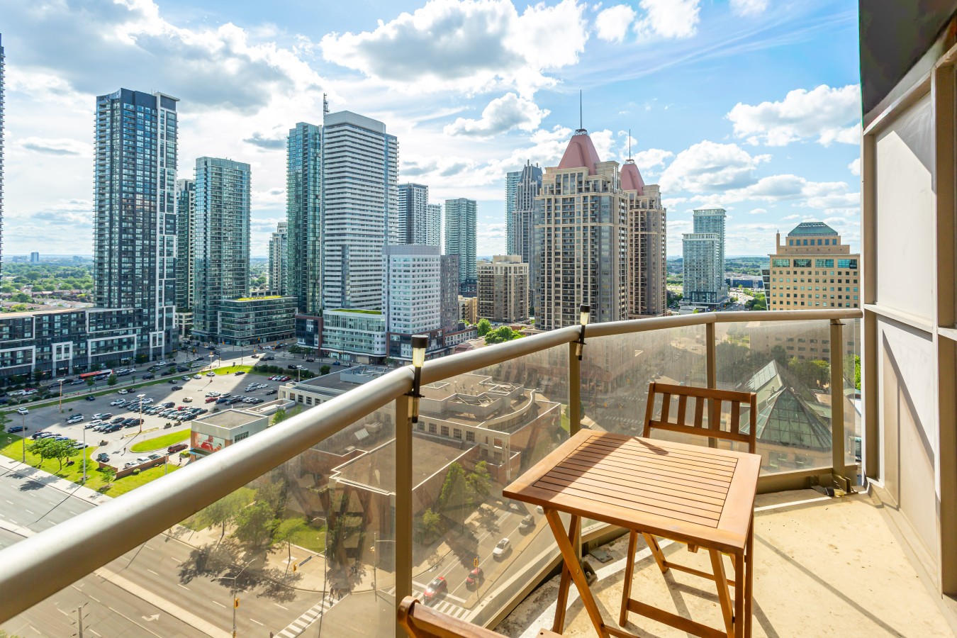 City Retreat | 2BR 2BATH | Sleeps 8 | Free Parking — furnished suite photo 17 in Mississauga
