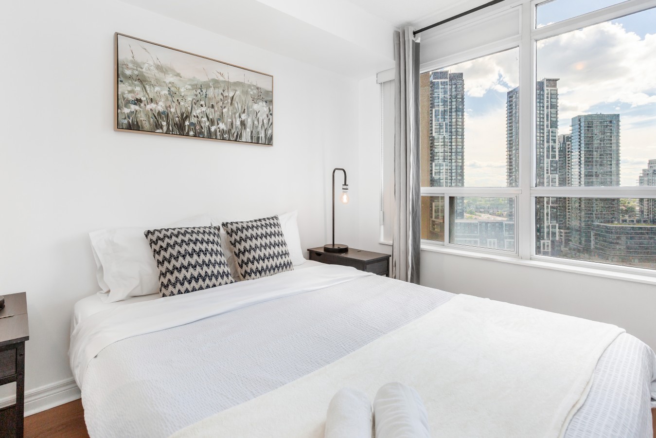 City Retreat | 2BR 2BATH | Sleeps 8 | Free Parking — furnished suite photo 14 in Mississauga
