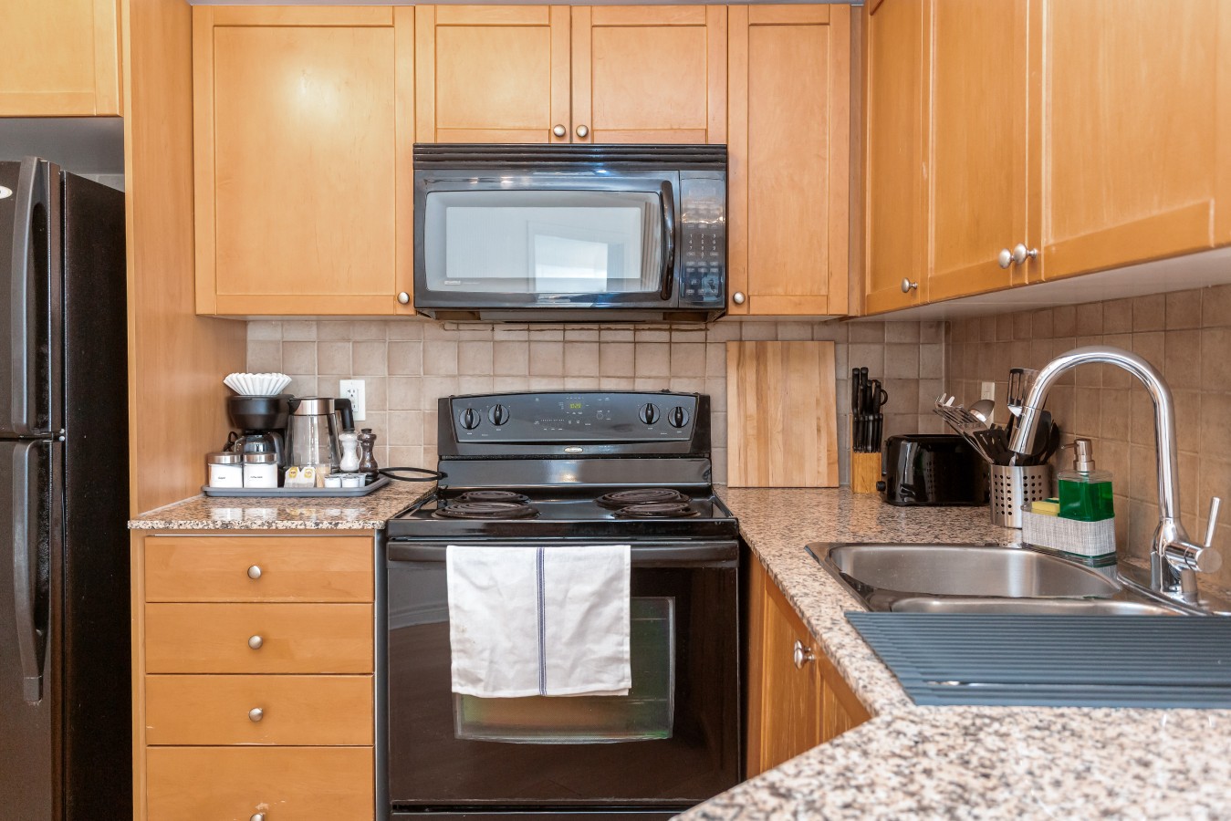 City Retreat | 2BR 2BATH | Sleeps 8 | Free Parking — furnished suite photo 30 in Mississauga