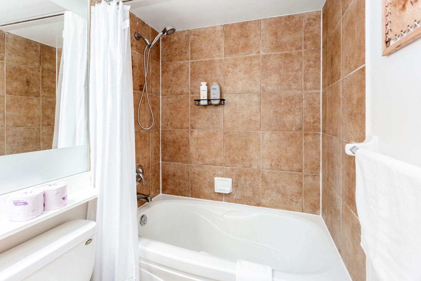 City Retreat | 2BR 2BATH | Sleeps 8 | Free Parking — furnished suite photo 41 in Mississauga