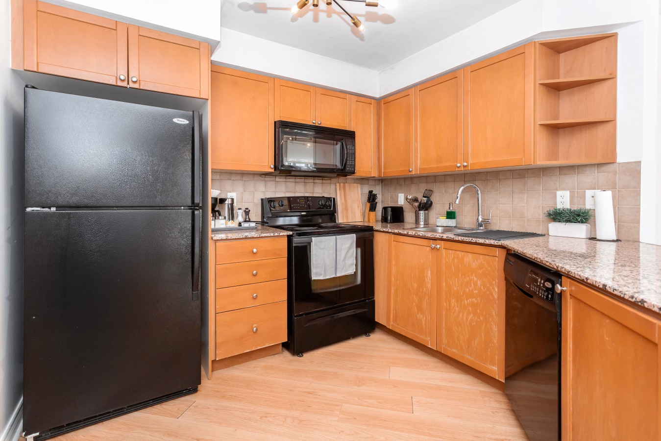 City Retreat | 2BR 2BATH | Sleeps 8 | Free Parking — furnished suite photo 8 in Mississauga