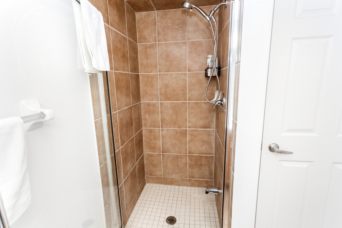 City Retreat | 2BR 2BATH | Sleeps 8 | Free Parking — furnished suite photo 28 in Mississauga
