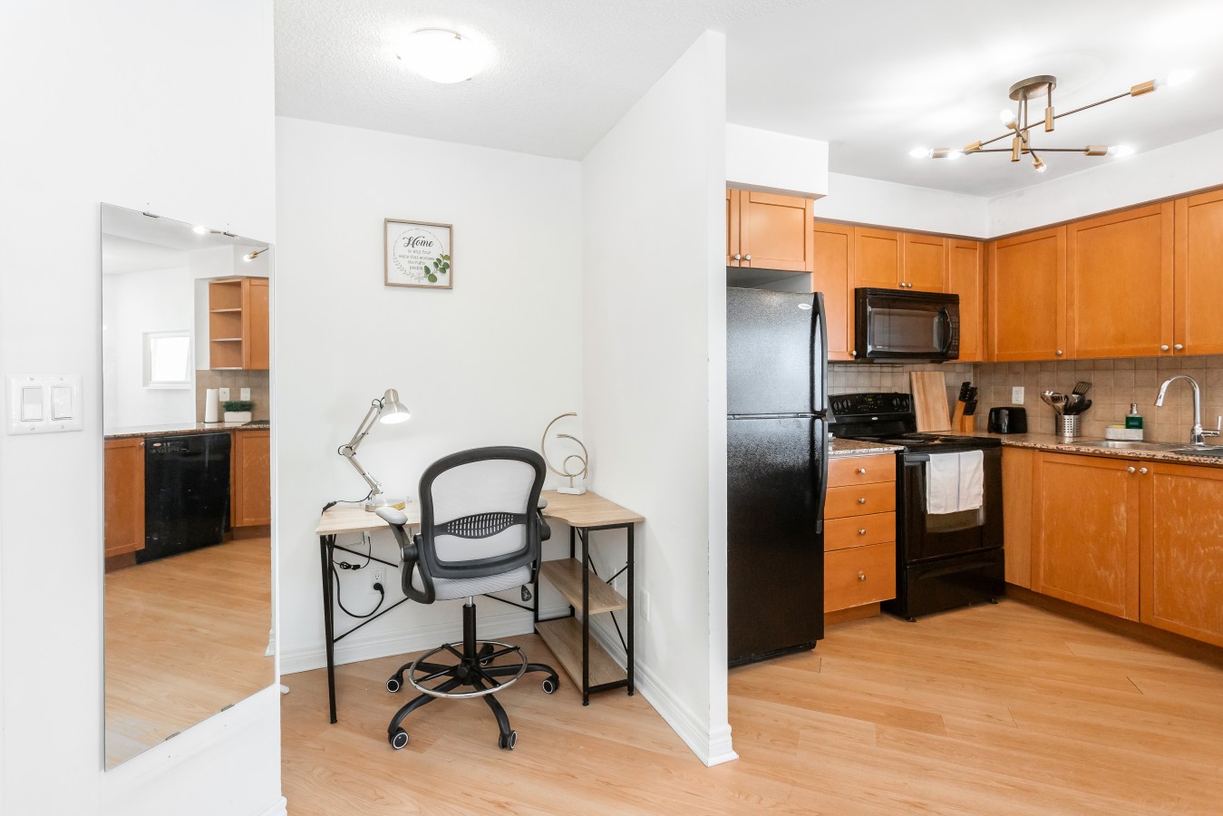 City Retreat | 2BR 2BATH | Sleeps 8 | Free Parking — furnished suite photo 32 in Mississauga