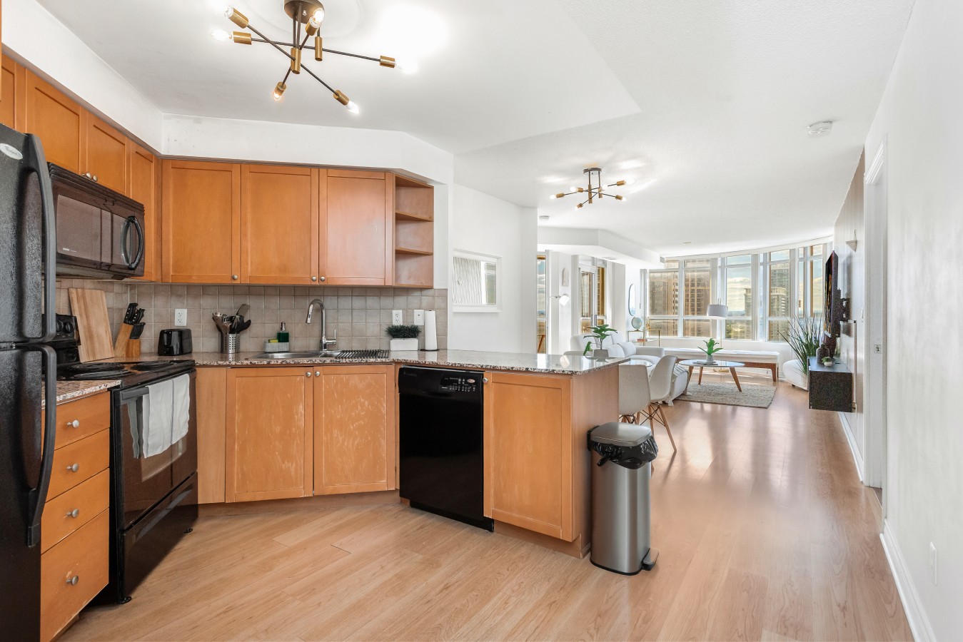 City Retreat | 2BR 2BATH | Sleeps 8 | Free Parking — furnished suite photo 15 in Mississauga