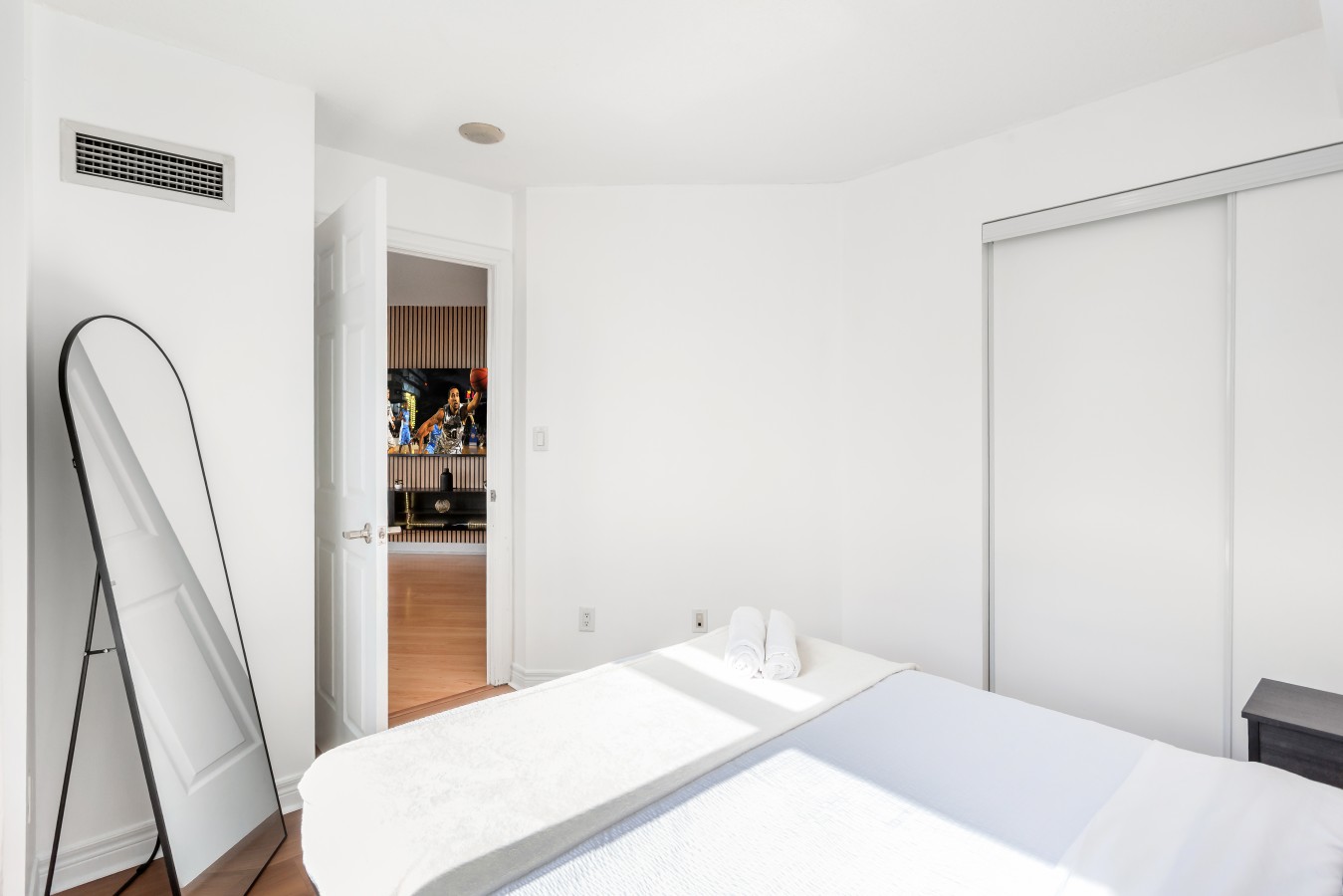 City Retreat | 2BR 2BATH | Sleeps 8 | Free Parking — furnished suite photo 6 in Mississauga