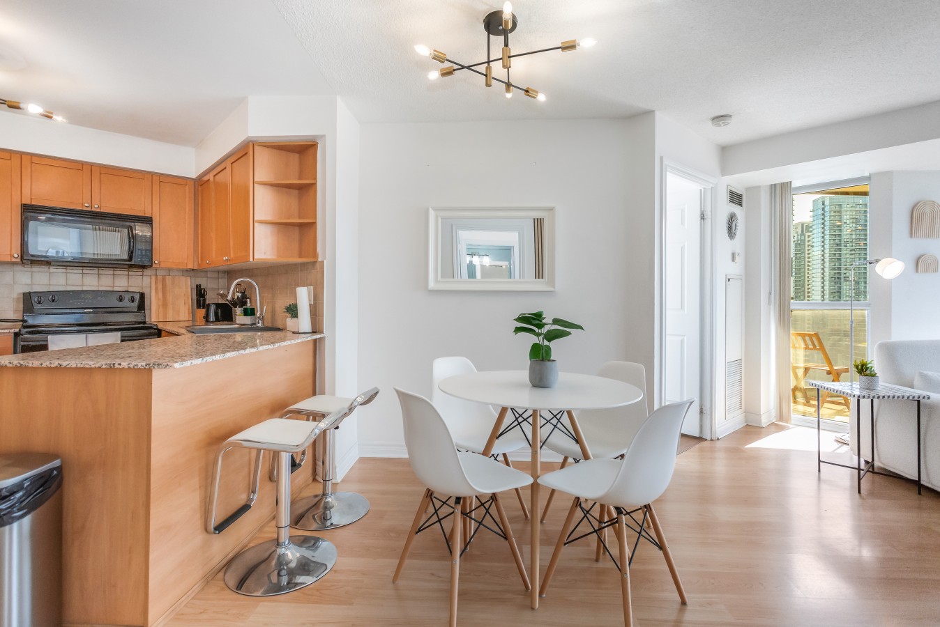 City Retreat | 2BR 2BATH | Sleeps 8 | Free Parking — furnished suite photo 3 in Mississauga
