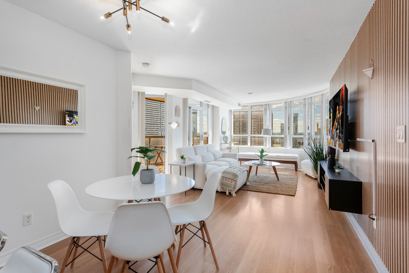 City Retreat | 2BR 2BATH | Sleeps 8 | Free Parking — furnished suite photo 38 in Mississauga