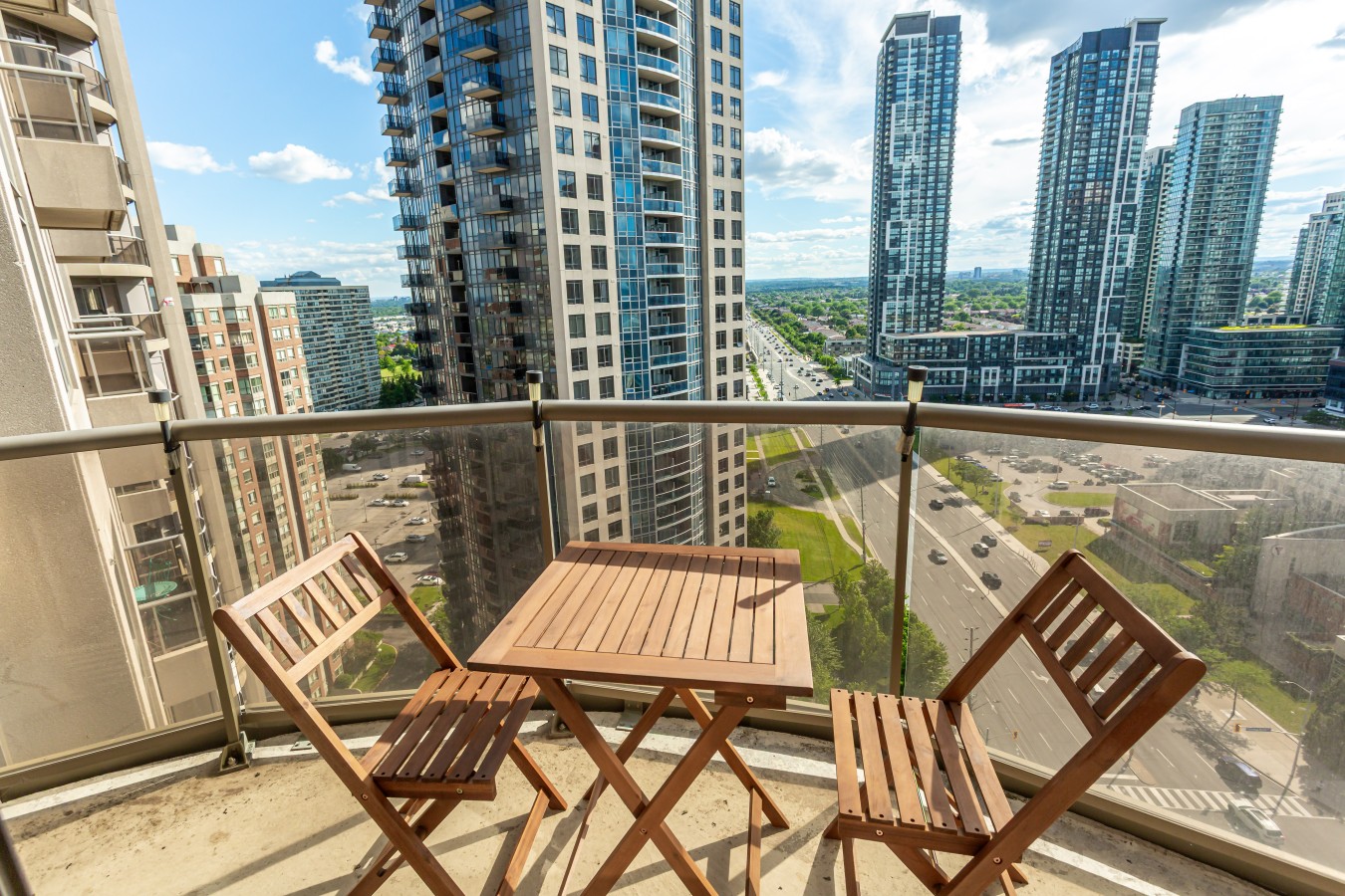 City Retreat | 2BR 2BATH | Sleeps 8 | Free Parking — furnished suite photo 34 in Mississauga
