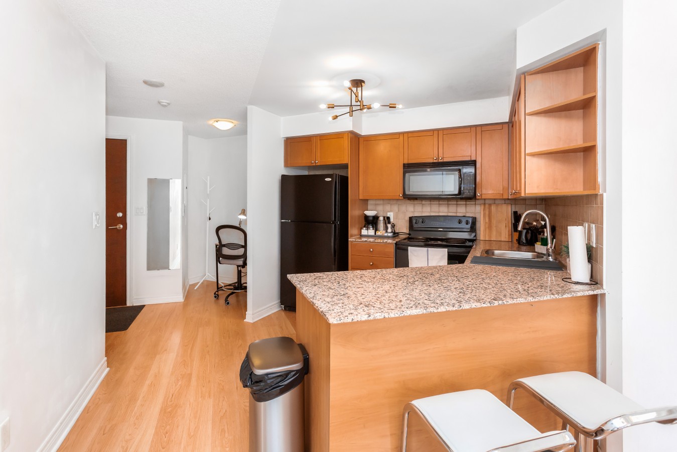 City Retreat | 2BR 2BATH | Sleeps 8 | Free Parking — furnished suite photo 23 in Mississauga