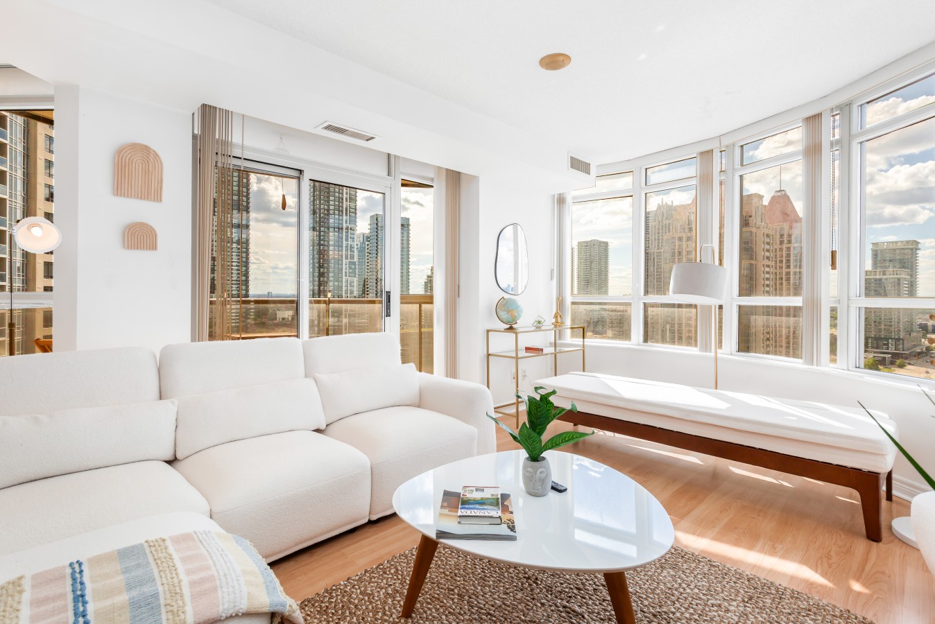 City Retreat | 2BR 2BATH | Sleeps 8 | Free Parking — furnished suite photo 35 in Mississauga