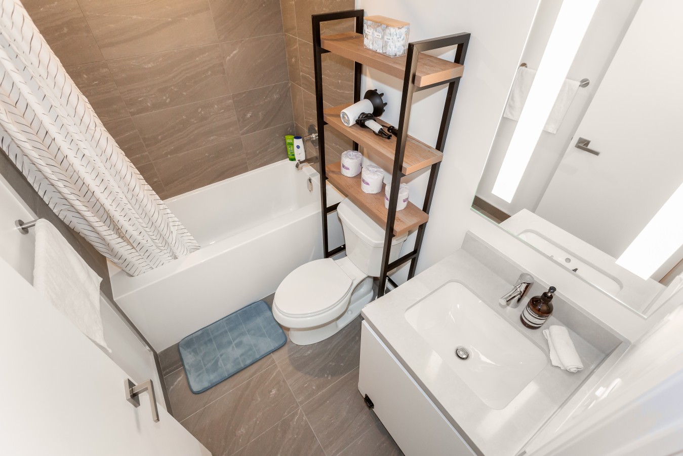 Luxury Skyline Condo | Pool • Gym • Steps to SQ1 — furnished suite photo 32 in Mississauga