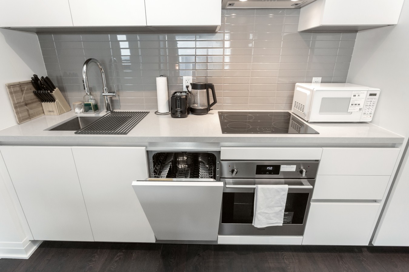 Luxury Skyline Condo | Pool • Gym • Steps to SQ1 — furnished suite photo 46 in Mississauga