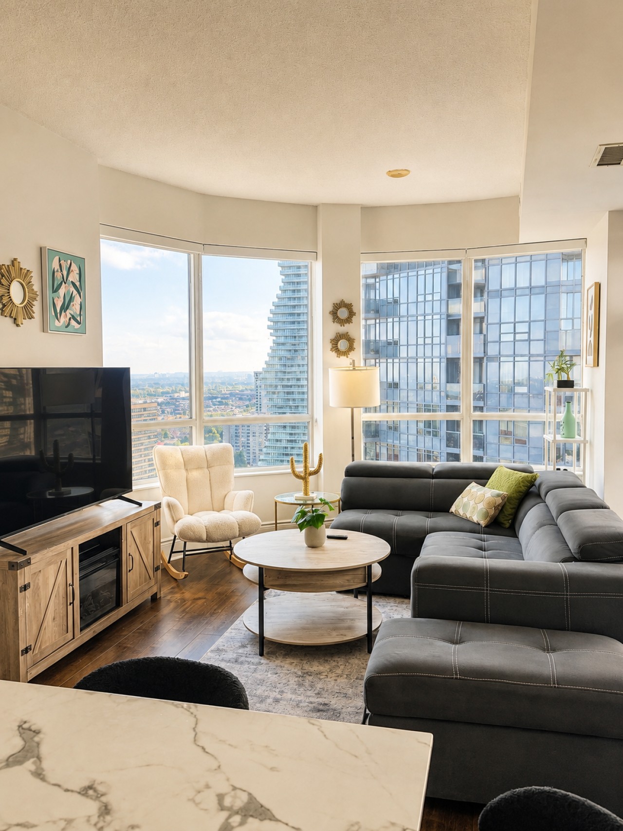 High-Rise 3BR Oasis | Free Parking | City Views — furnished suite photo 11 in Mississauga