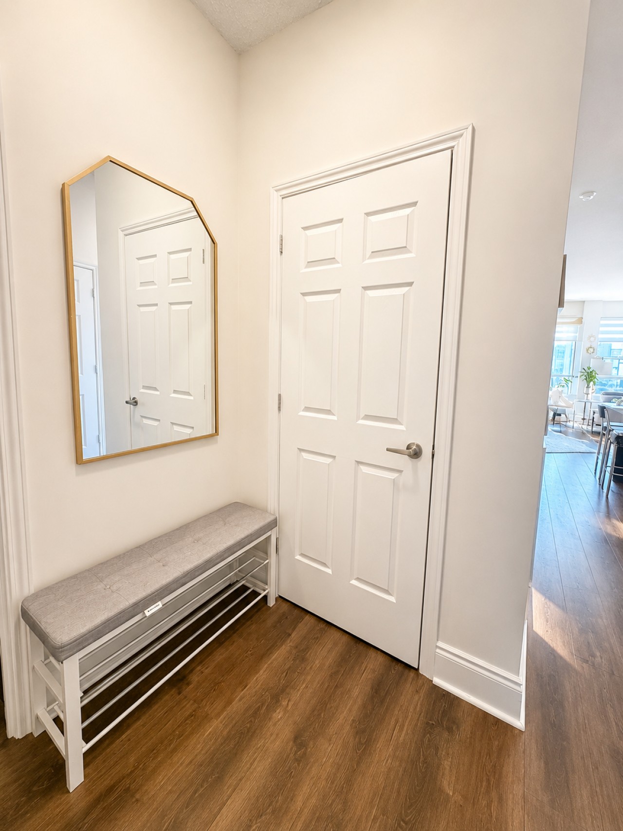 High-Rise 3BR Oasis | Free Parking | City Views — furnished suite photo 22 in Mississauga