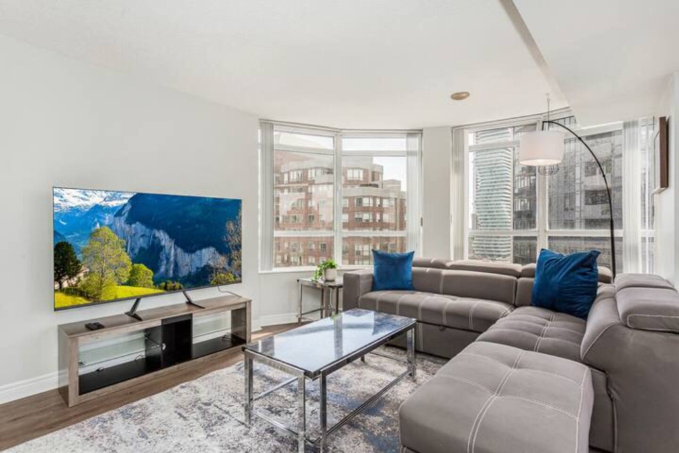 High-Rise 3BR Oasis | Free Parking | City Views — furnished suite photo 7 in Mississauga