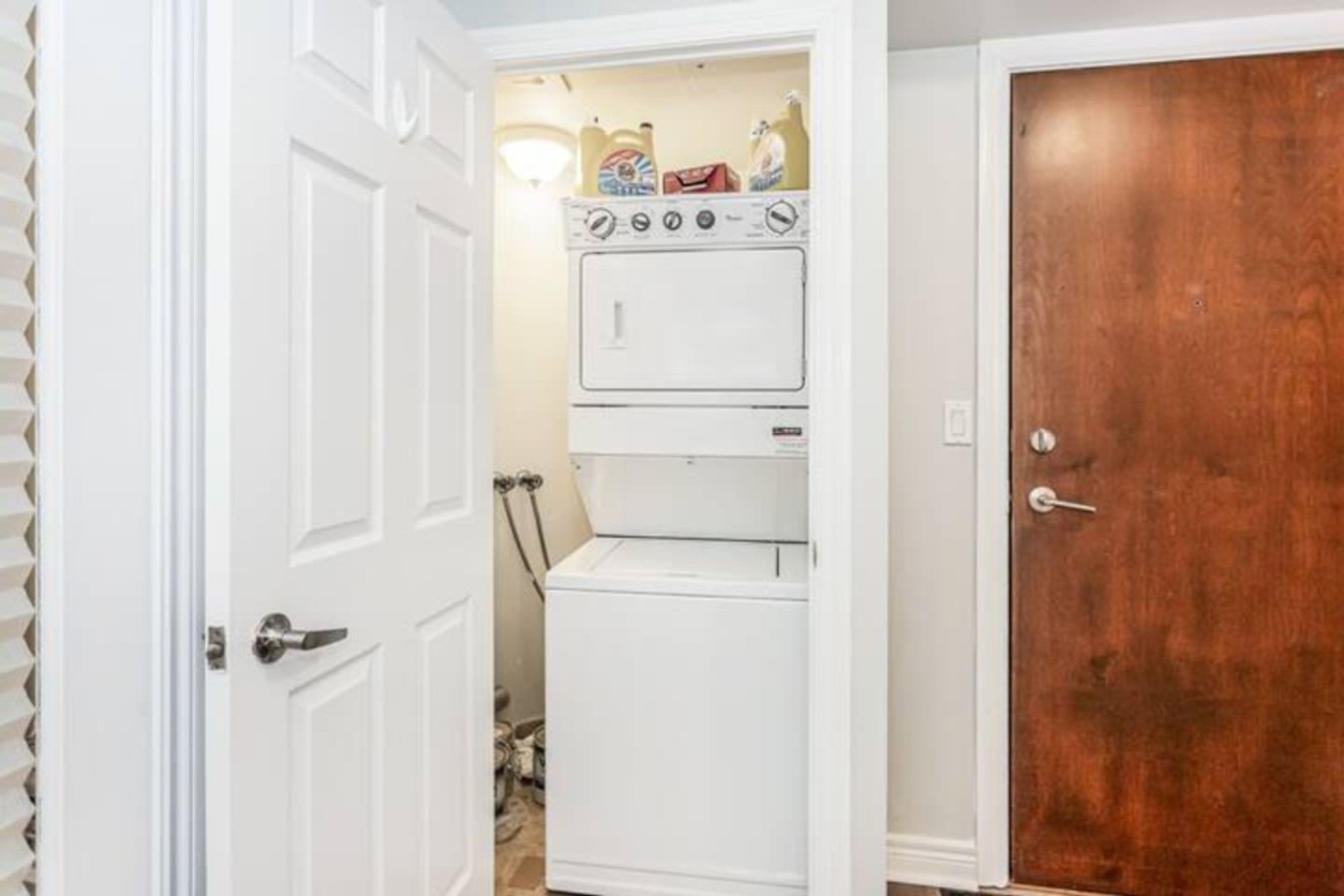 High-Rise 3BR Oasis | Free Parking | City Views — furnished suite photo 6 in Mississauga