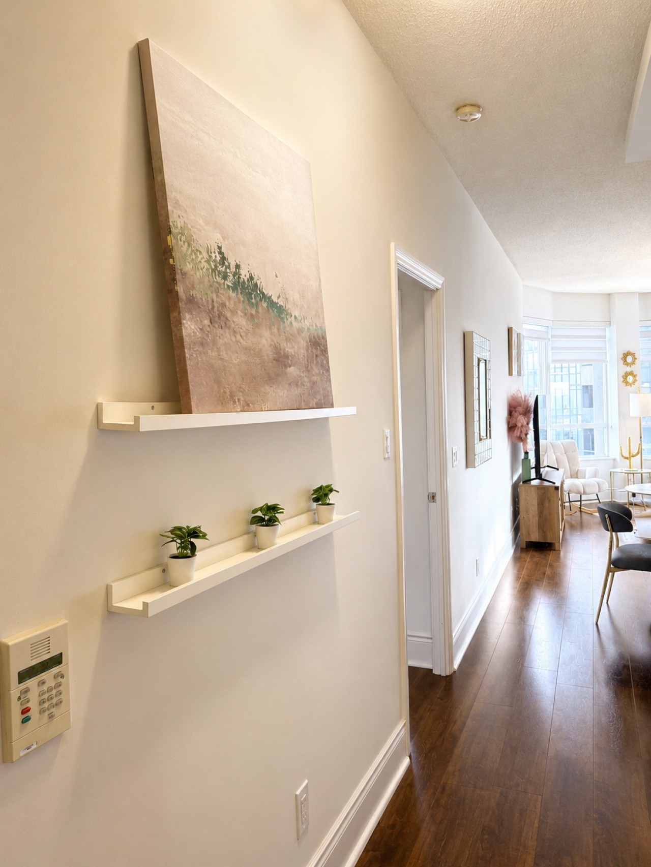 High-Rise 3BR Oasis | Free Parking | City Views — furnished suite photo 23 in Mississauga