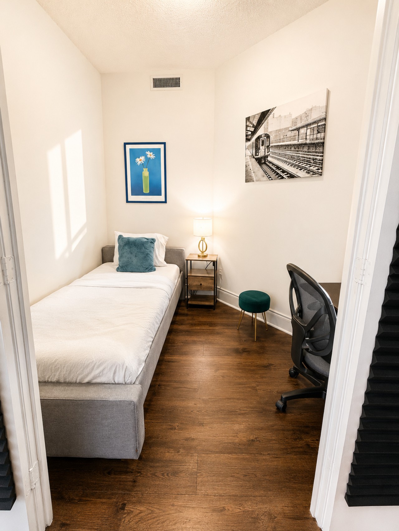 High-Rise 3BR Oasis | Free Parking | City Views — furnished suite photo 6 in Mississauga
