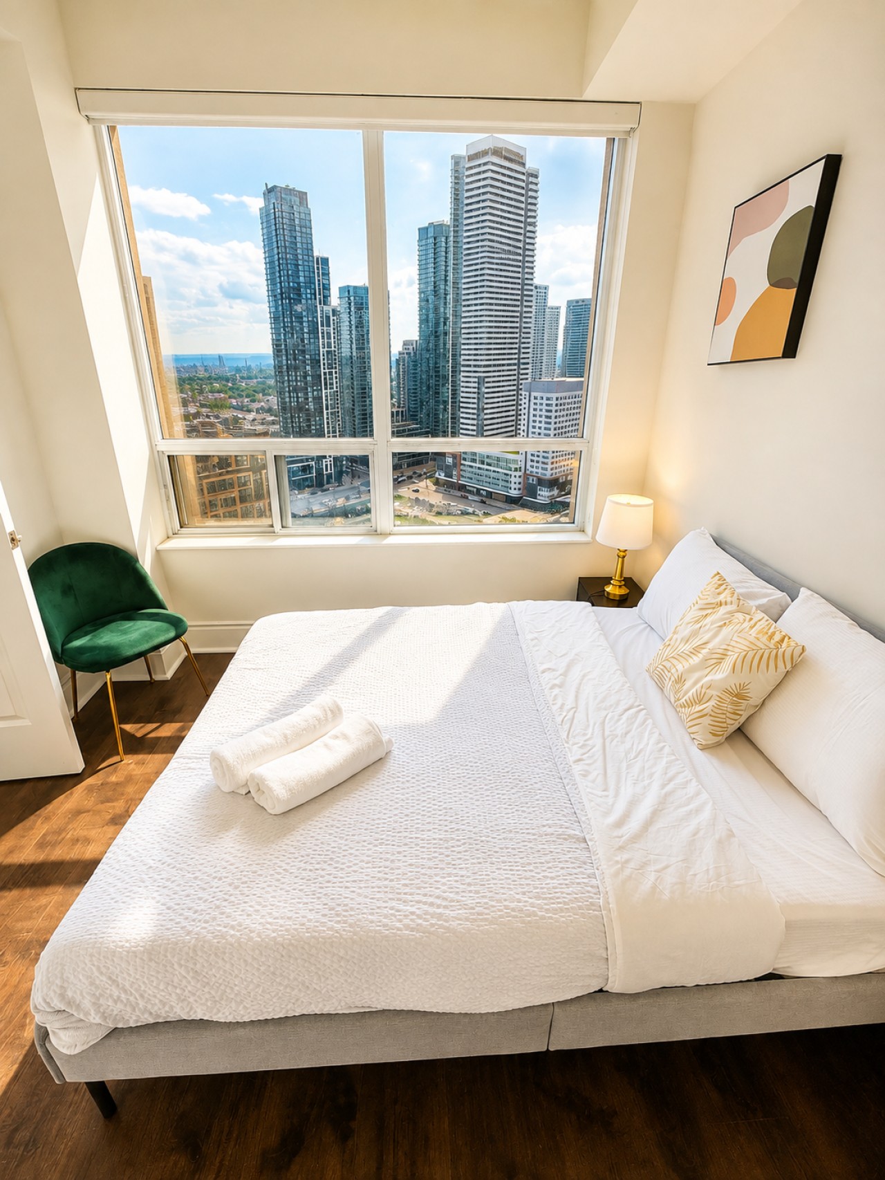 High-Rise 3BR Oasis | Free Parking | City Views — furnished suite photo 12 in Mississauga