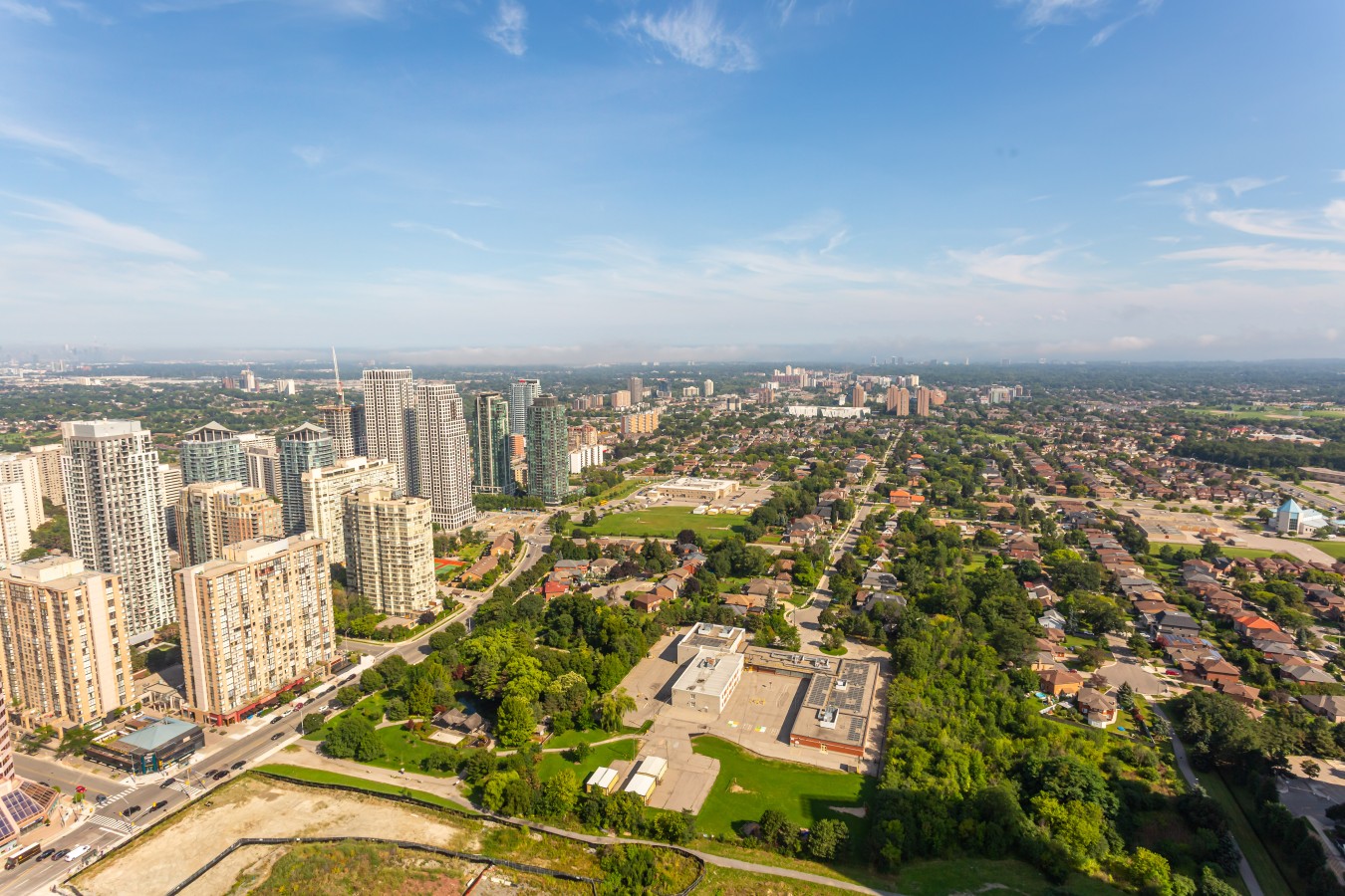 Sunset Retreat | 2BR/2BA | CN Tower View + Parking — furnished suite photo 12 in Mississauga