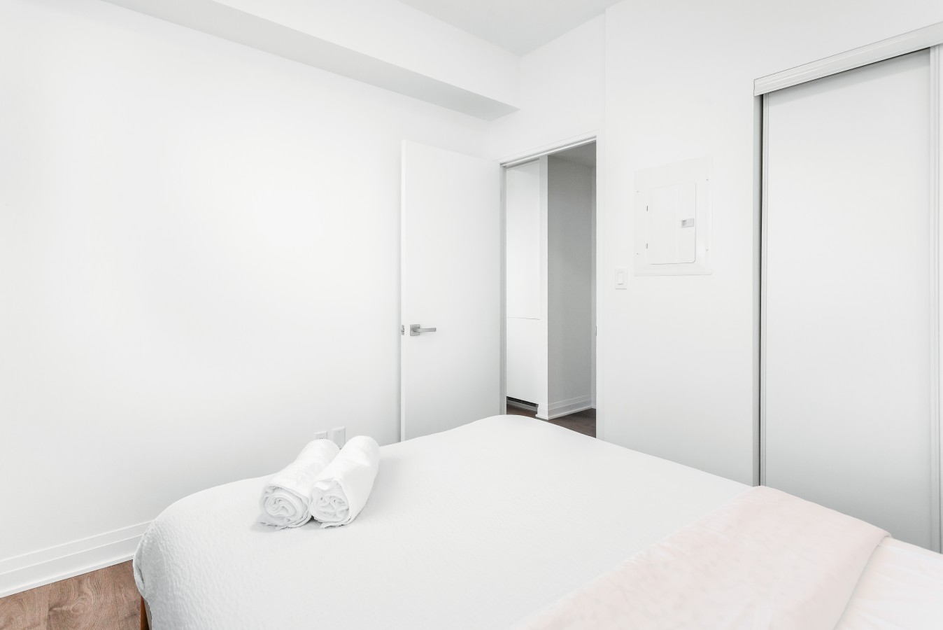 Sunset Retreat | 2BR/2BA | CN Tower View + Parking — furnished suite photo 48 in Mississauga