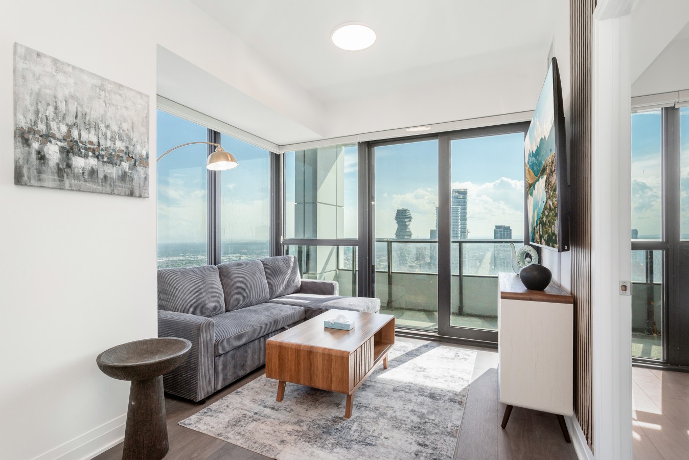 Sunset Retreat | 2BR/2BA | CN Tower View + Parking — furnished suite photo 5 in Mississauga