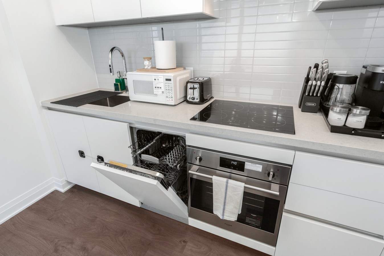 Sunset Retreat | 2BR/2BA | CN Tower View + Parking — furnished suite photo 13 in Mississauga