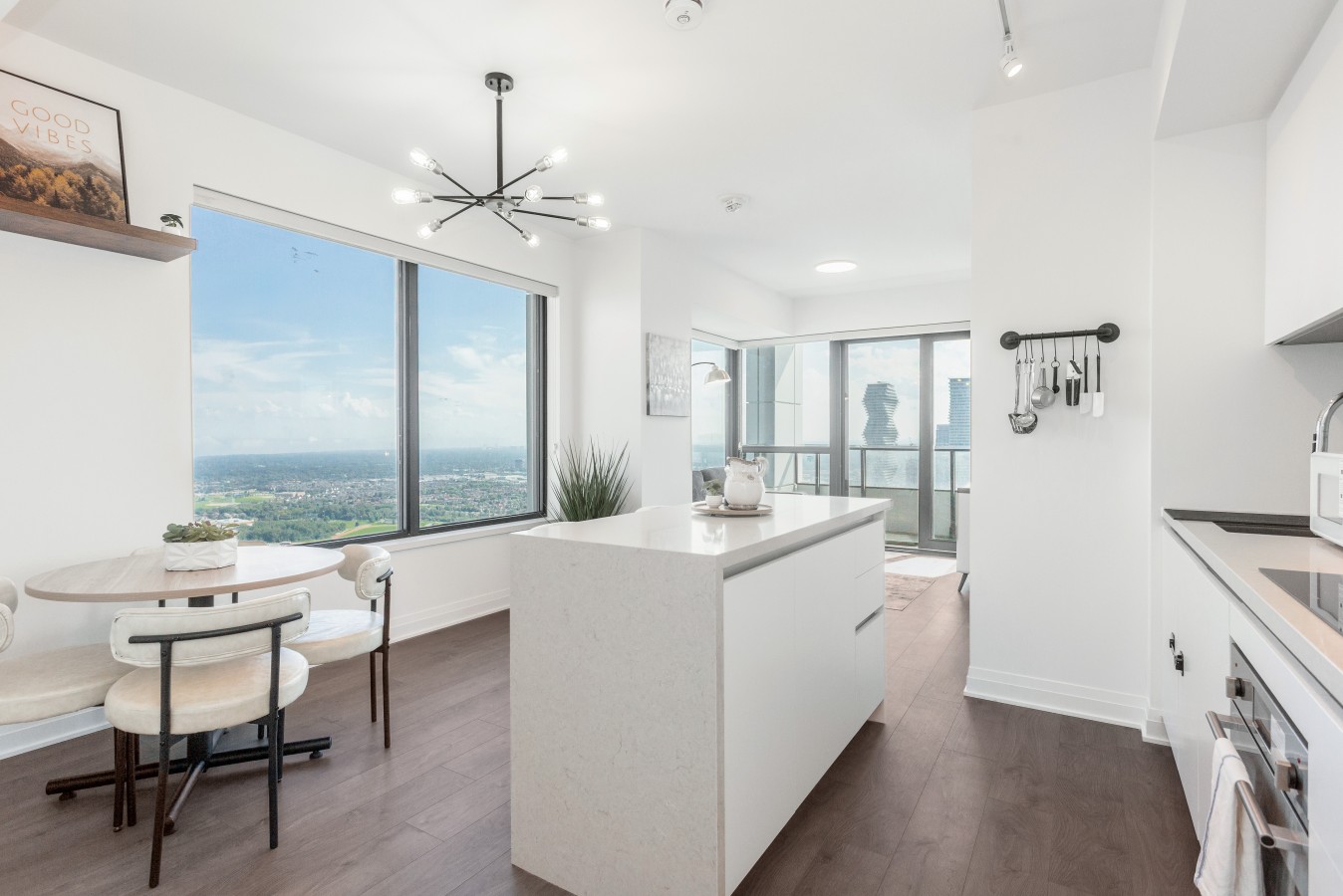 Sunset Retreat | 2BR/2BA | CN Tower View + Parking — furnished suite photo 23 in Mississauga