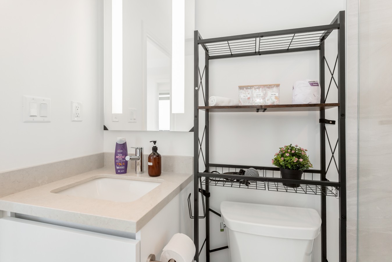 Sunset Retreat | 2BR/2BA | CN Tower View + Parking — furnished suite photo 21 in Mississauga