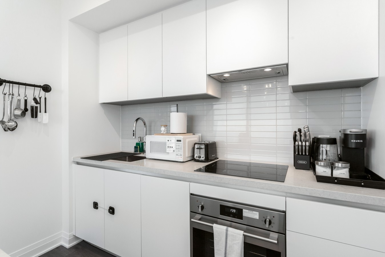 Sunset Retreat | 2BR/2BA | CN Tower View + Parking — furnished suite photo 37 in Mississauga