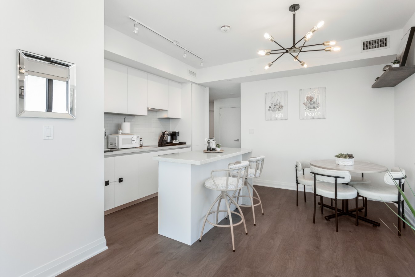 Sunset Retreat | 2BR/2BA | CN Tower View + Parking — furnished suite photo 44 in Mississauga