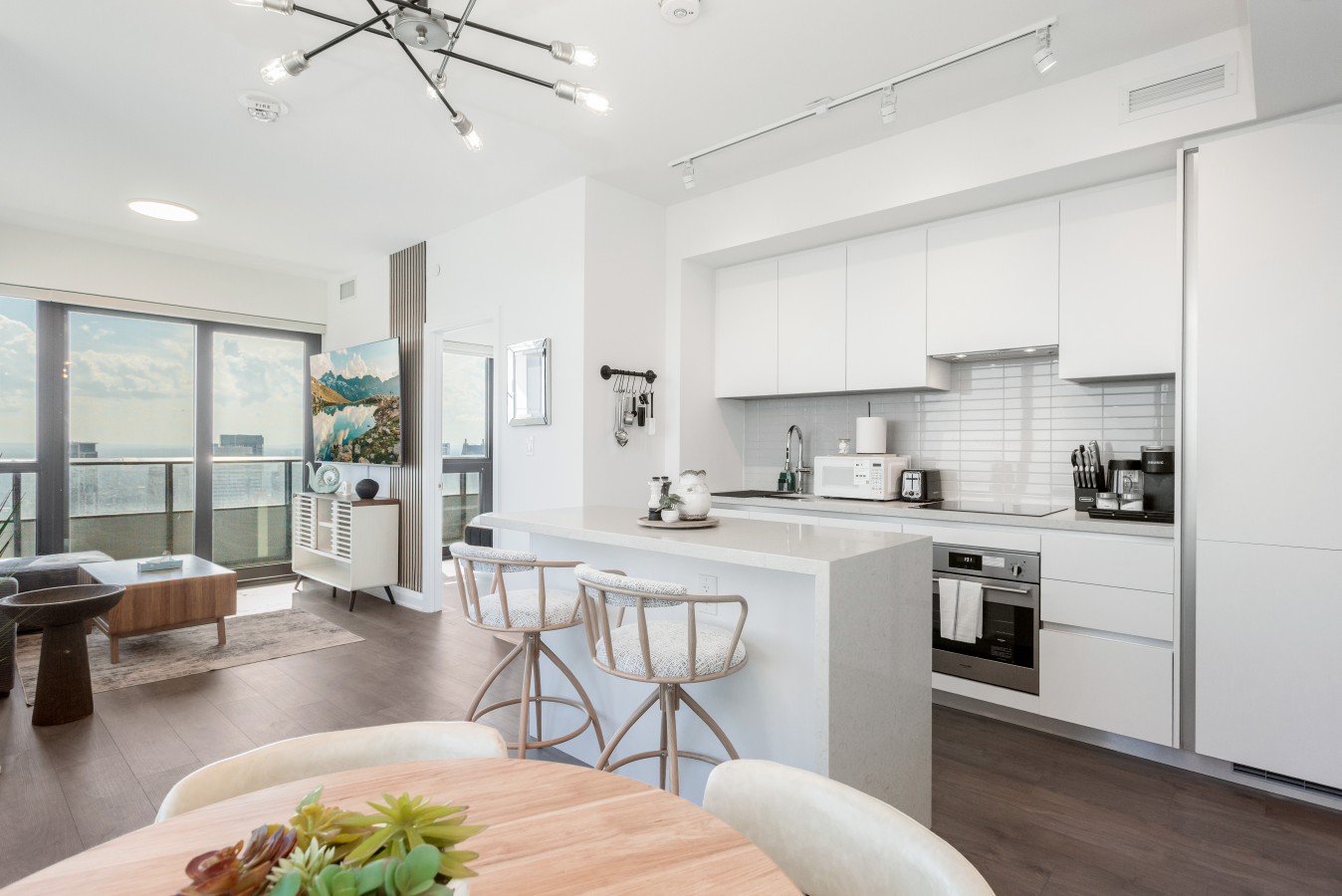 Sunset Retreat | 2BR/2BA | CN Tower View + Parking — furnished suite photo 28 in Mississauga
