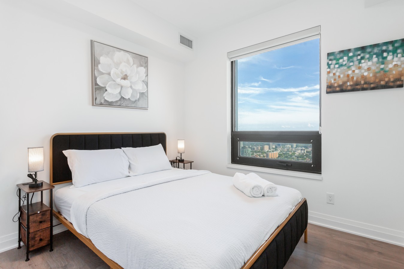 Sunset Retreat | 2BR/2BA | CN Tower View + Parking — furnished suite photo 53 in Mississauga