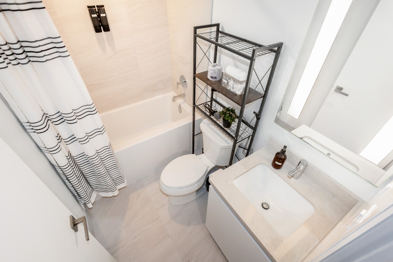 Sunset Retreat | 2BR/2BA | CN Tower View + Parking — furnished suite photo 43 in Mississauga