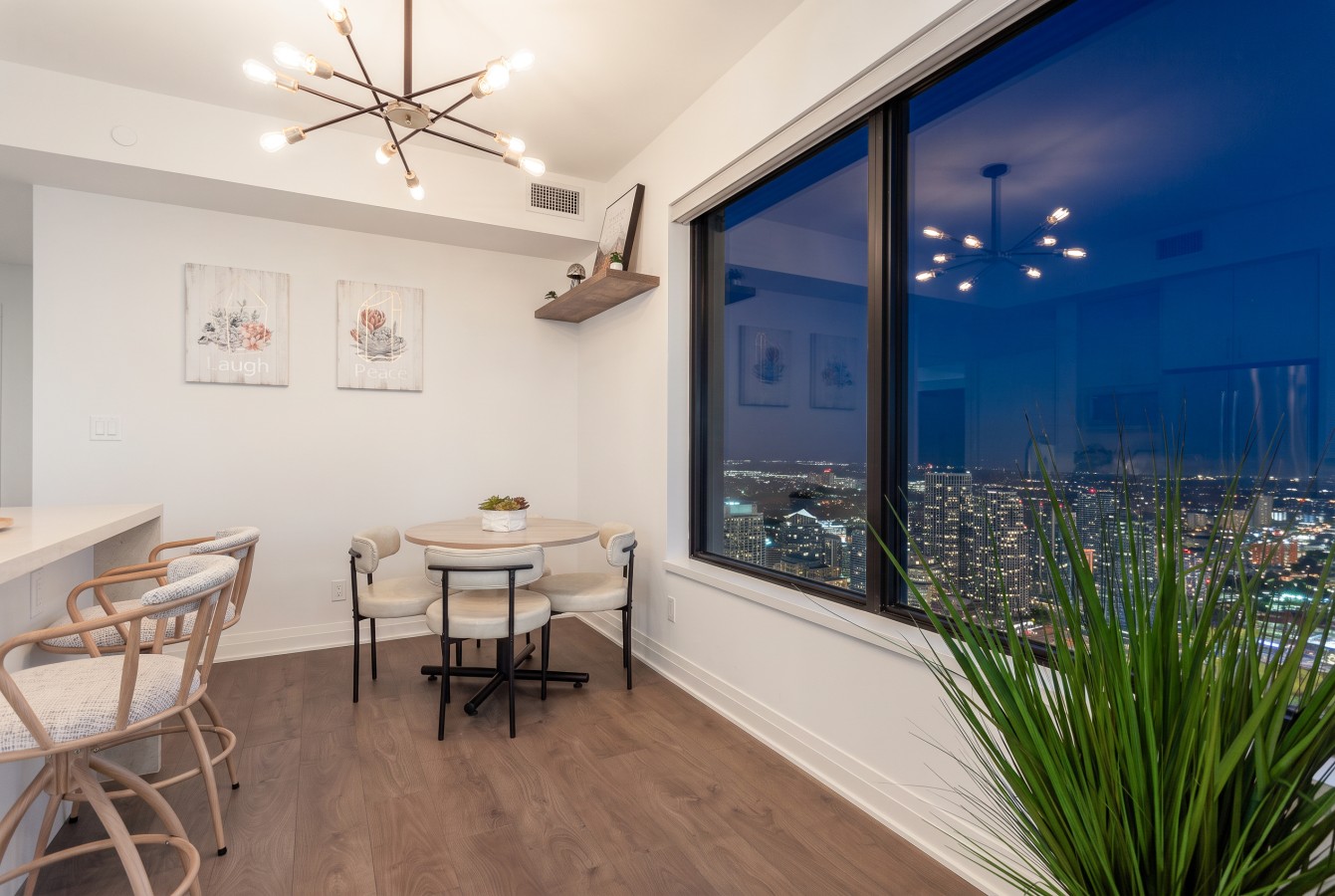 Sunset Retreat | 2BR/2BA | CN Tower View + Parking — furnished suite photo 47 in Mississauga
